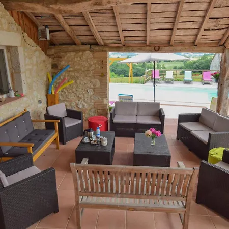 Stylish Holiday In With Garden * Castelmoron-sur-Lot