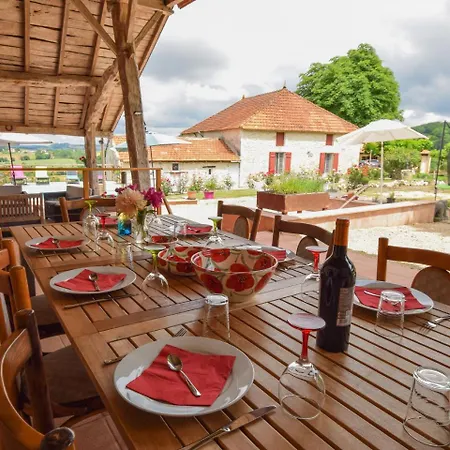 Stylish Holiday In With Garden