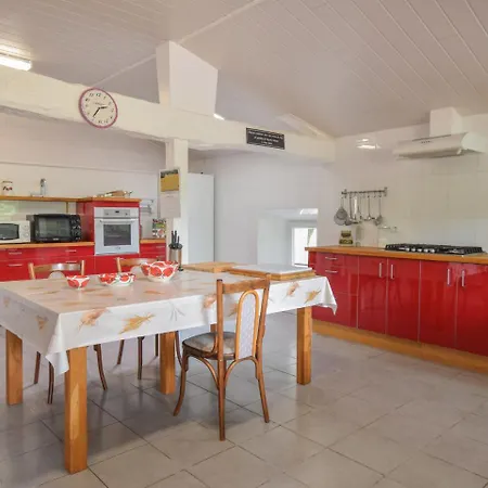 Stylish Holiday In With Garden