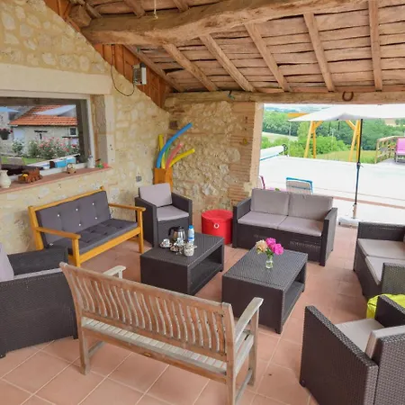 Stylish Holiday In With Garden * Castelmoron-sur-Lot
