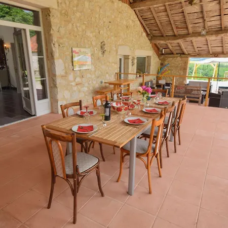 Stylish Holiday In With Garden